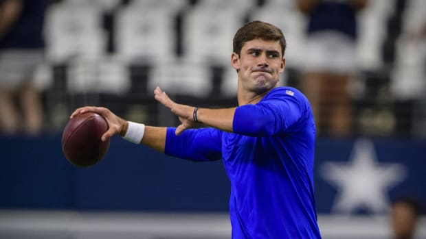 Sep 8, 2019; Arlington, TX, USA; New York Giants quarterback Daniel Jones (8) warms up before the game against the Dallas Cowboys at AT&T Stadium.